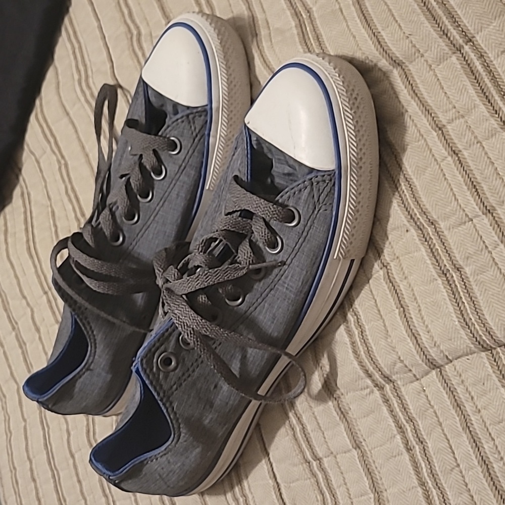 Size 9 Gray, denim and blue men's converse All Star low.
